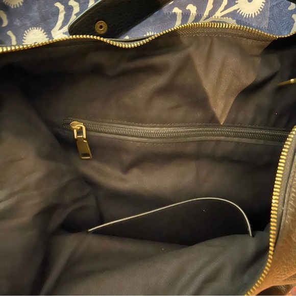 NWT Large Gap Vegan Leather Slouchy 2-Way Bag - Picture 6 of 7